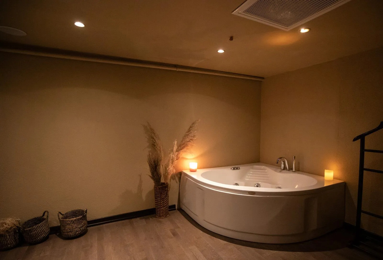 Private Jacuzzi Room